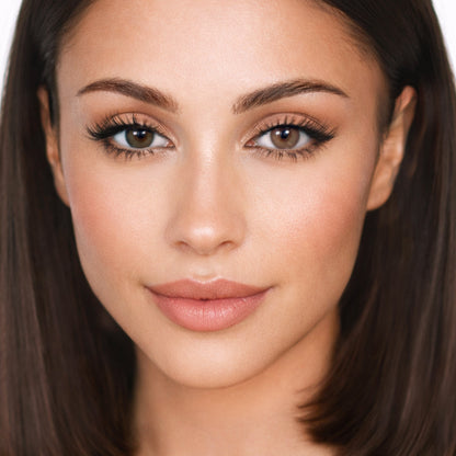 Rehlein farbige Kontaktlinsen in der Farbe Haselnuss - vorher - nachher Portrait mit Kontaktlinse auf einem Auge