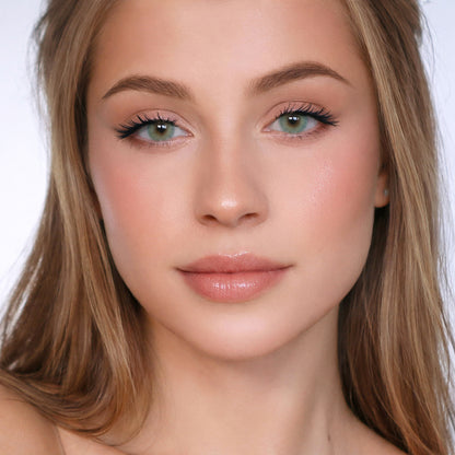 Rehlein farbige Kontaktlinsen in der Farbe Lindgrün - Portrait mit beiden Augen, natürlicher Look