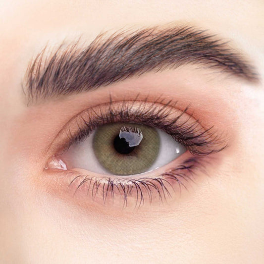 Rehlein Premium Beauty Linsen in der Farbe Olivgrün - farbige Kontaktlinsen, Monatslinsen für den täglichen Gebrauch, Nahaufnahme am Auge, natürliche Farbabdeckung