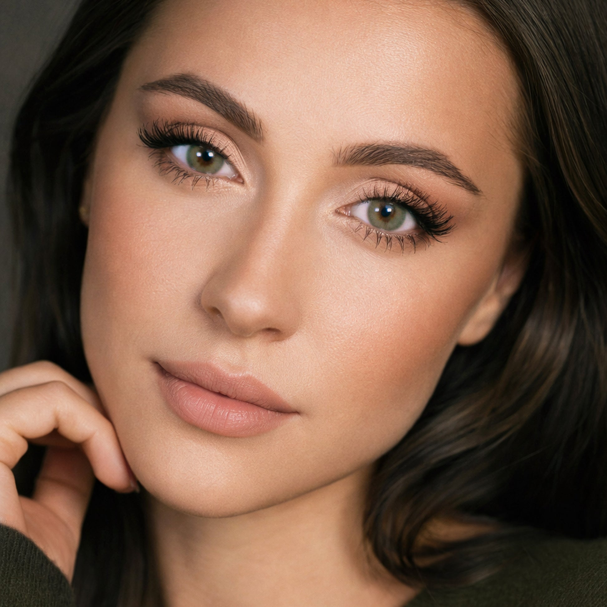 Rehlein farbige Kontaktlinsen in der Farbe Olivgrün - Portrait mit beiden Augen, natürlicher Look