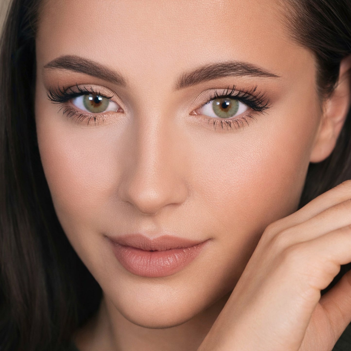 Rehlein farbige Kontaktlinsen in der Farbe Olivgrün - Portrait mit zwei Linsen, natürliche Farbabdeckung