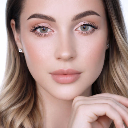 Rehlein farbige Kontaktlinsen in der Farbe Waldgrün - Portrait mit beiden Augen, natürliche Farbabdeckung