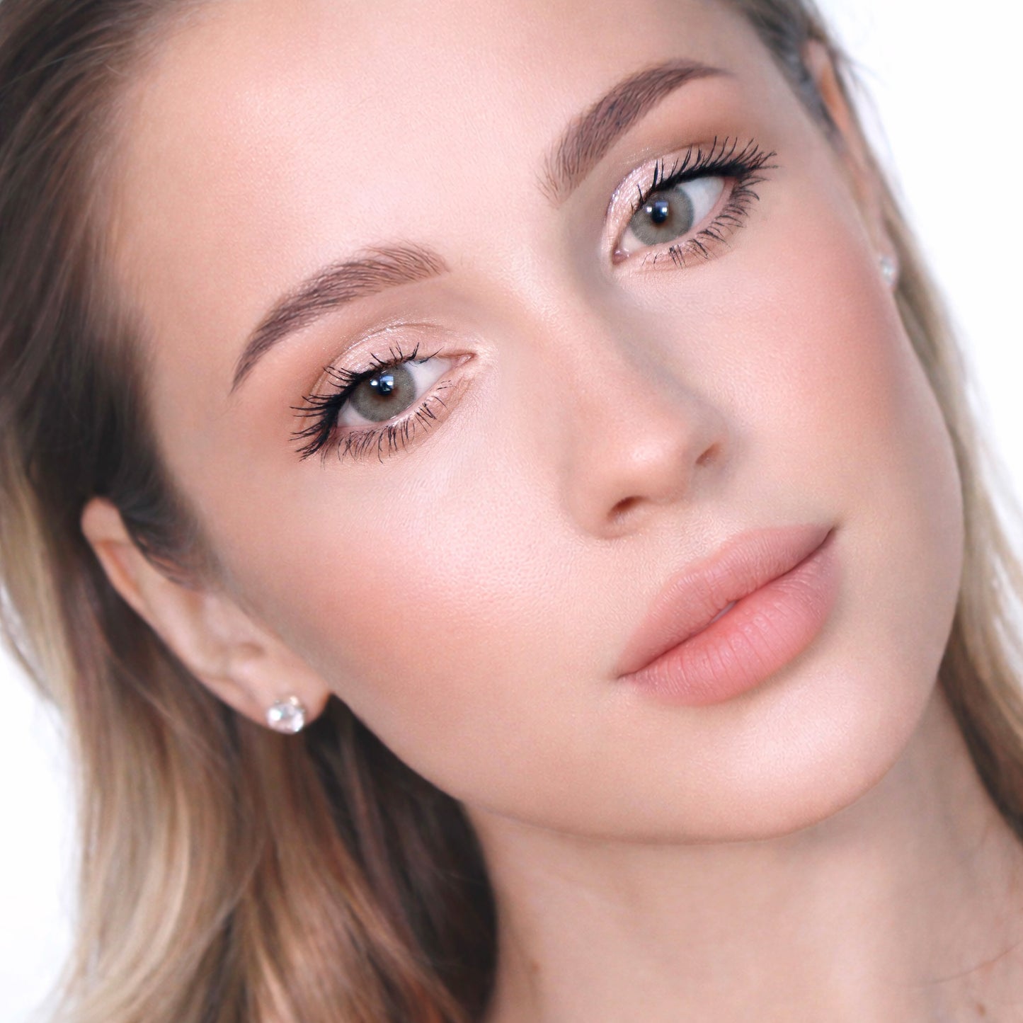 Rehlein farbige Kontaktlinsen in der Farbe Waldgrün - Portrait mit beiden Augen, natürlicher Look