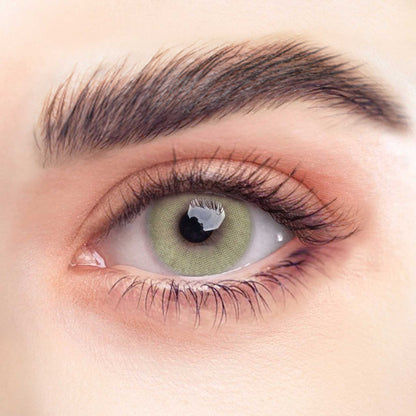 Rehlein Premium Beauty Linsen in der Farbe Apfelgrün - farbige Kontaktlinsen, Monatslinsen für den täglichen Gebrauch, Nahaufnahme am Auge, natürliche Farbabdeckung